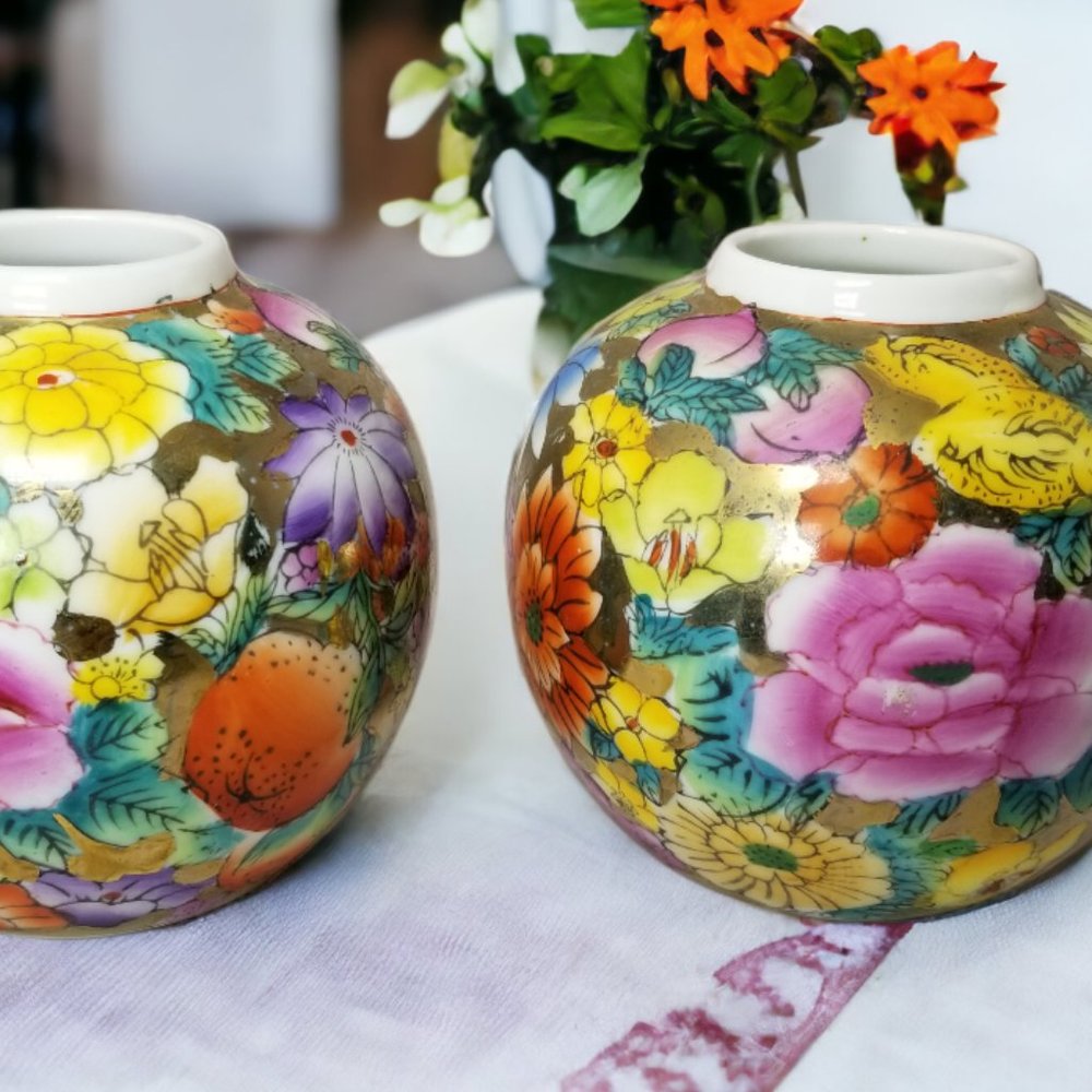 Vintage Chinese Ginger Jar Colorful Famille Rose Vase W/ Flowers & Gold Trim - Picture 6 of 9